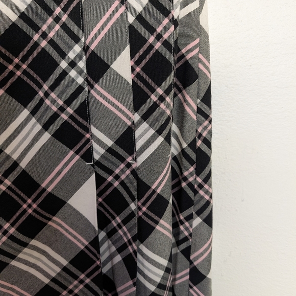 Izod Black and Pink Plaid Mini School Girl Skirt Size 10 - Picture 4 of 6